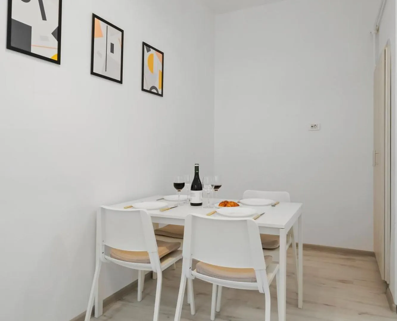 Scandinav 2Bdr Piata Romana Bukarest